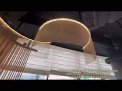 Visualizza lo schermo per tende architettoniche in rete metallica per la demo del ristorante Doorway