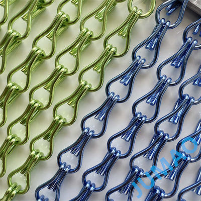 Creare un'atmosfera straordinaria. Cortine a catena in alluminio.