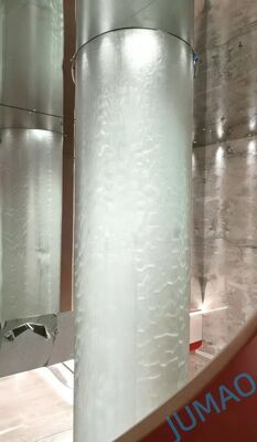 Parete d'acqua in rete metallica innovativa che offre splendidi effetti visivi