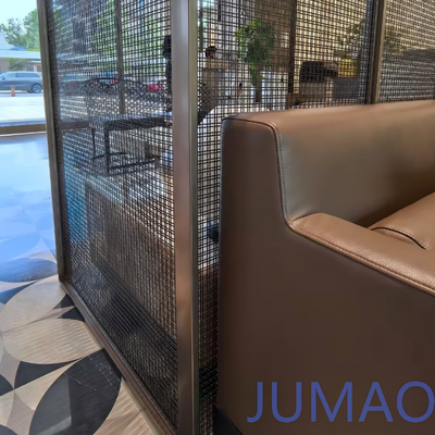 I pannelli di vetro laminati a maglia per mobili decorativi introducono un caldo splendore negli interni