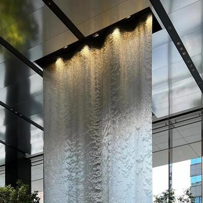 Scultura Waterscape con cortina d'acqua in acciaio inossidabile con rete in acciaio inossidabile intrecciato